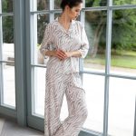 Elegancka piżama rozpinana z wiskozy rękaw 7/8 we wzór