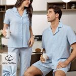 CoupledUp 100% bawełniany komplet piżamy dla par z żakardowym dzianinowym kołnierzem, piżama domowa dla kobiet i mężczyzn, pasujący zestaw piżam rodzinnych, 1 komplet | Moda CoupledUp 100% bawełniany komplet piżamy dla par