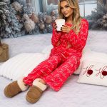 PIŻAMA ŚWIĄTECZNA W NAPIS MERRY CHRISTMAS BLUZKA+SPODNIE CZERWONA