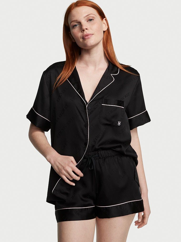 pizama-vs-002cum-1.jpg Victoria's Secret Satynowa piżama z krótkim rękawem Black Victoria's Secret PL - obrazek 1