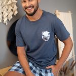 Męska piżama Chill out ze spodenkami w kratkę